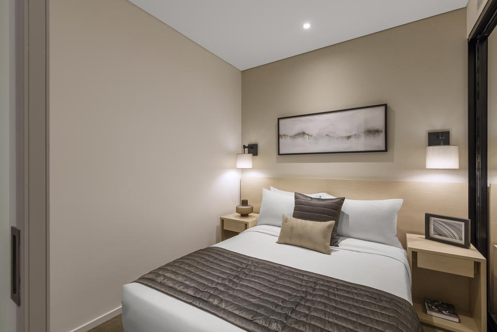 Skye Hotel Suites Parramatta Exterior photo A bedroom