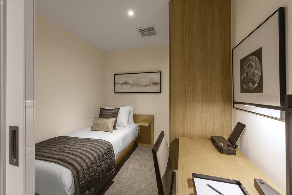 Skye Hotel Suites Parramatta Exterior photo Single room